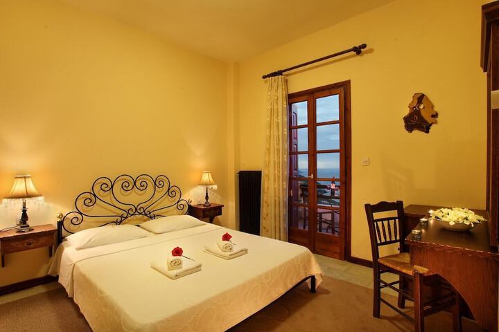 Room 3 of 27