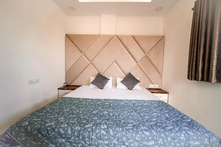 Room 2 of 12