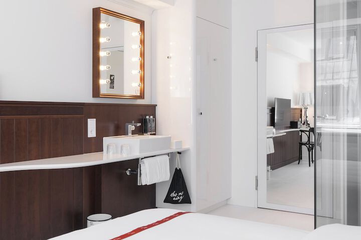 Room 28 of 113