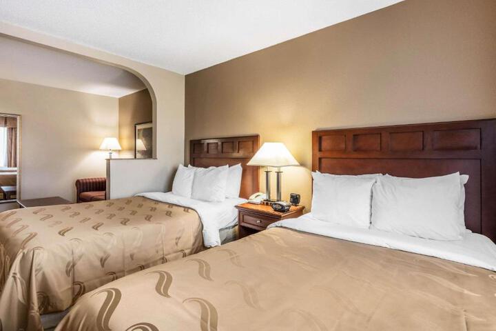 1 King Bed Suite (2 of 15)