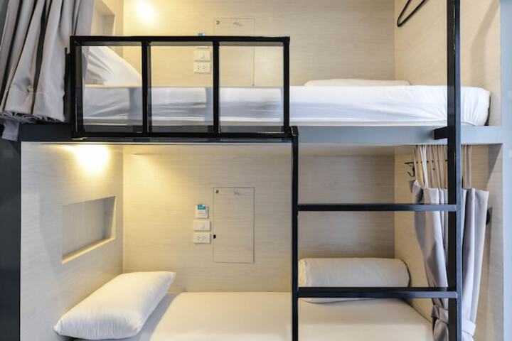 Room 13 of 42