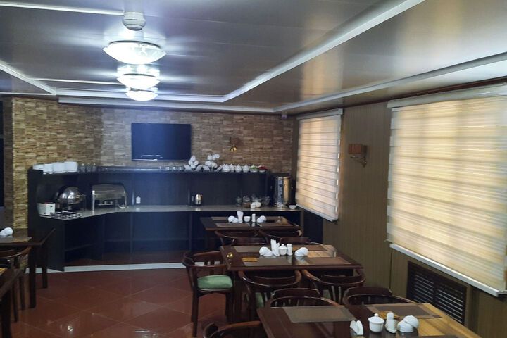 Dining 9 of 23