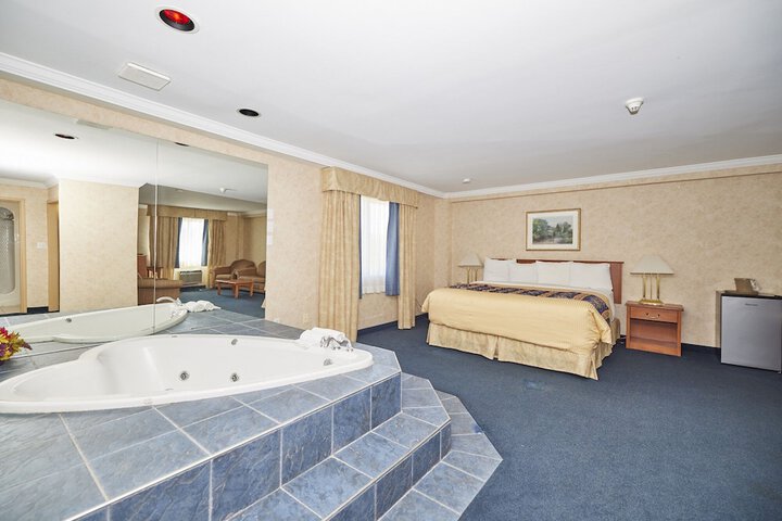 Standard King Bed Balcony (4 of 9)