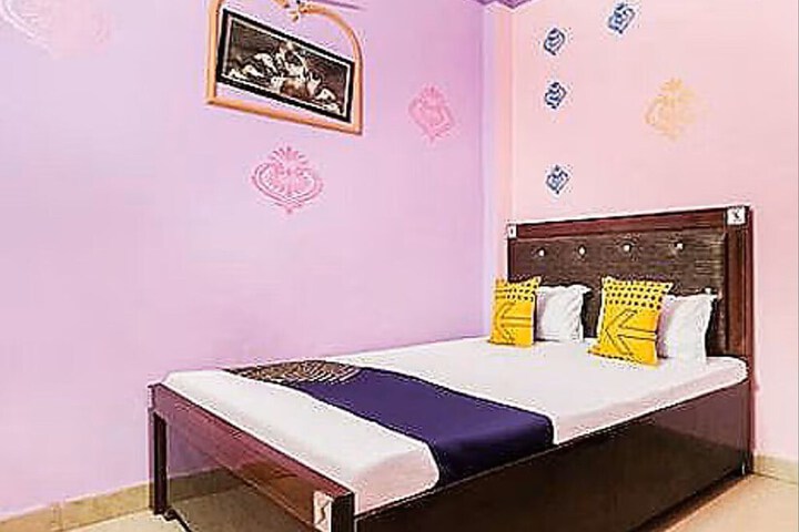 Room 5 of 12