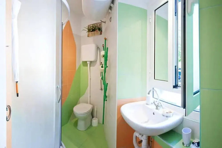 Room 9 of 22