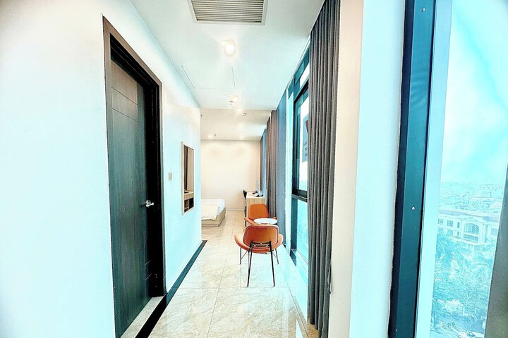 Room 9 of 20