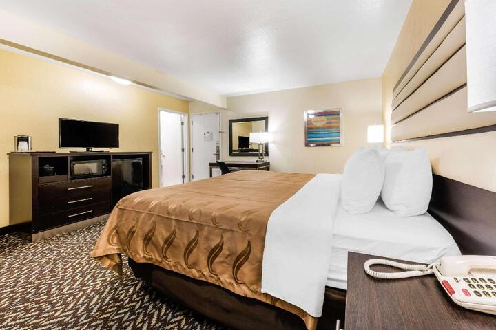 1 King Bed (7 of 7)