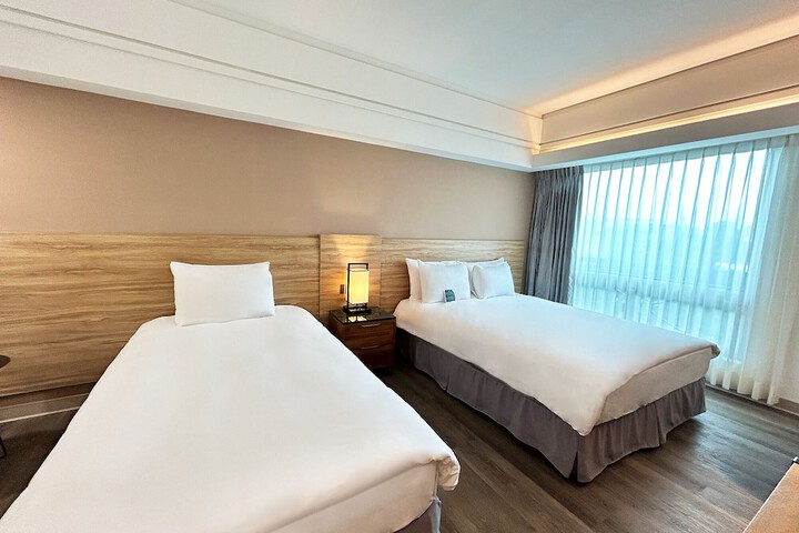 Room 32 of 71