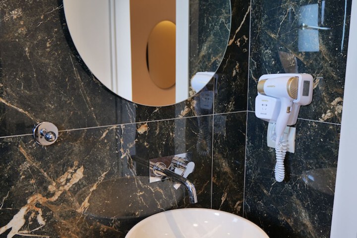 Room 70 of 107