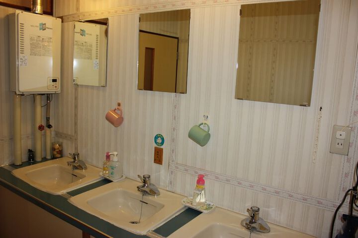 Room 21 of 77