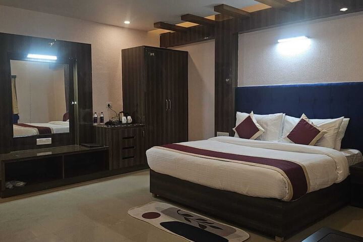 Room 8 of 10