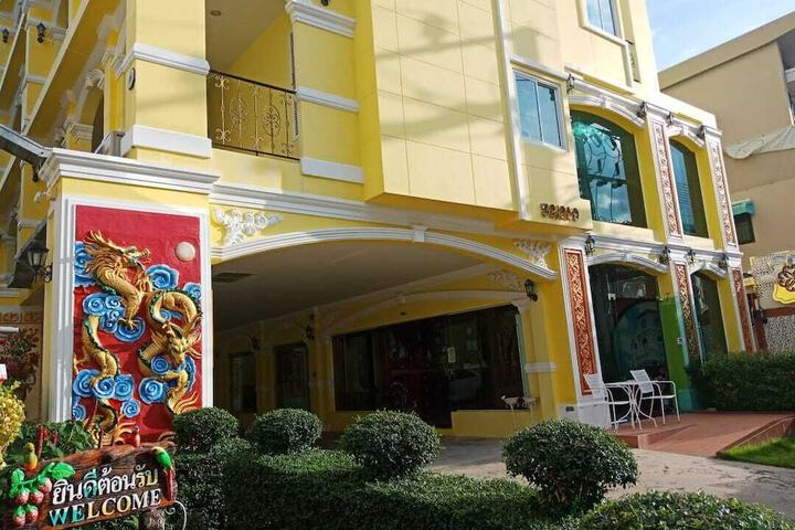 Hotel 2 of 105