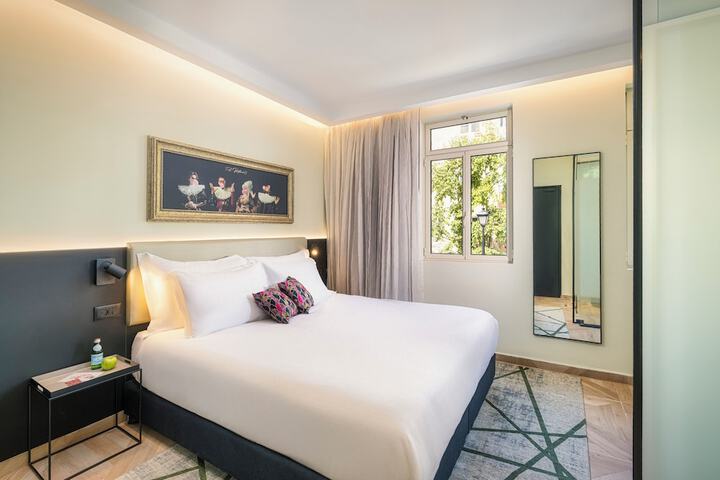 Room 8 of 25