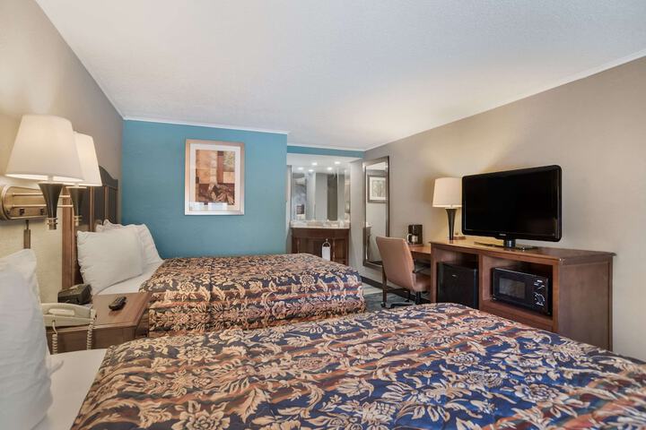 2 Double Beds Accessible Room (10 of 18)