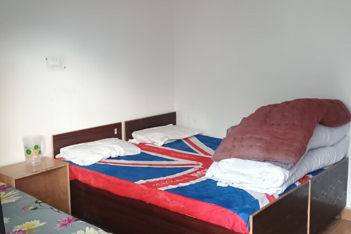 Room 6 of 40