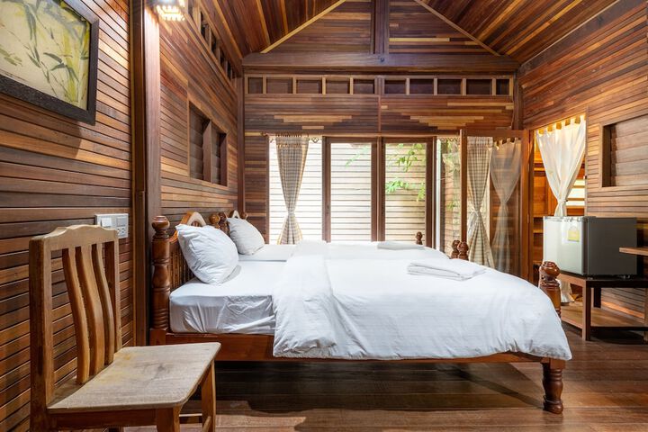 Room 4 of 52