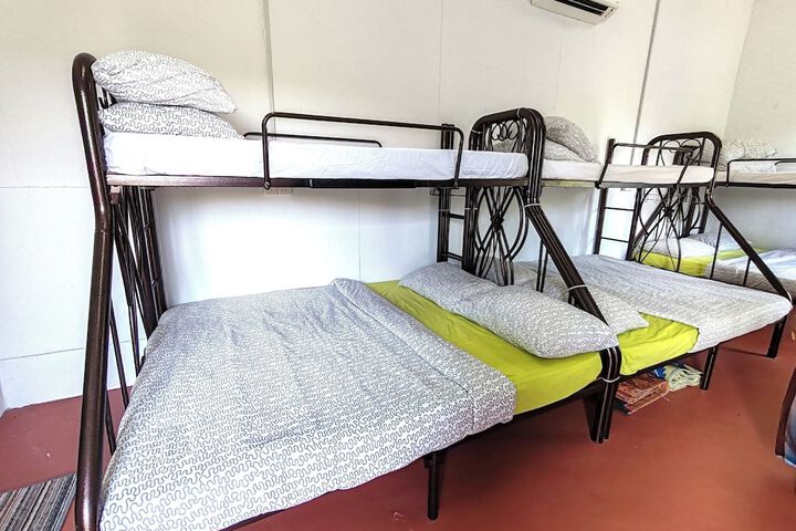 Room 10 of 27