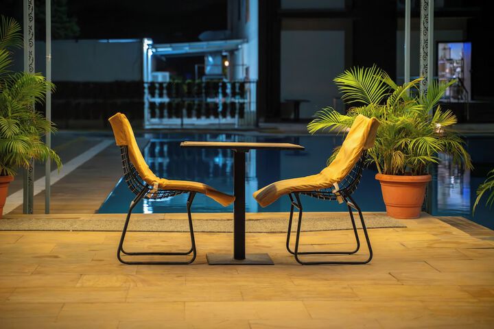 Pool 115 of 190