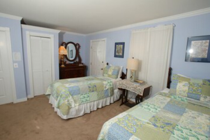 Room 152 of 253
