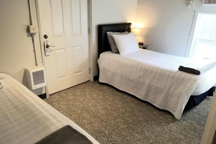 Room 25 of 43