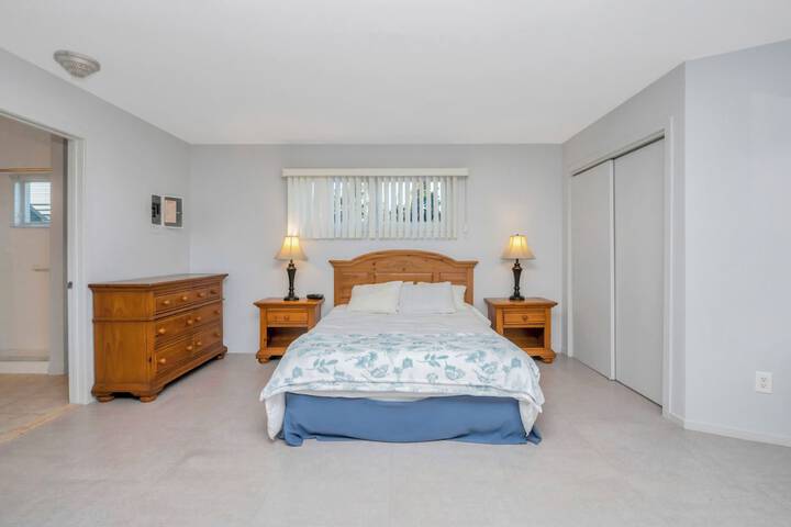 Room 1 of 8