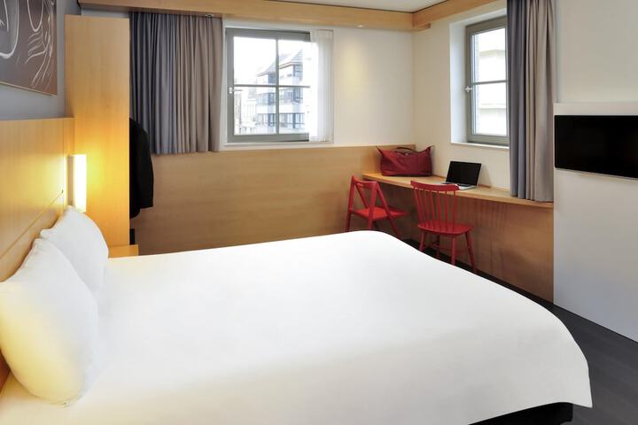 Room 9 of 72
