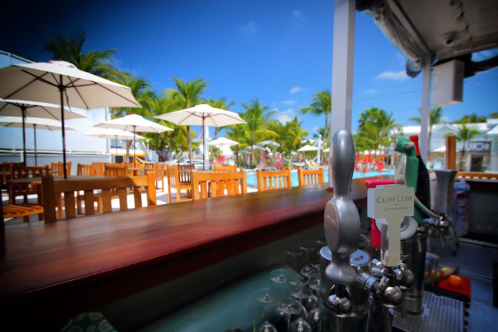 Poolside bar