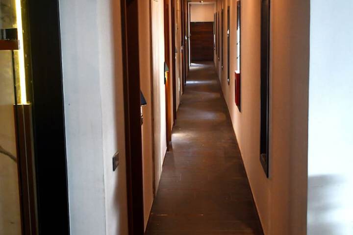 Ballroom/Hall 25 of 32