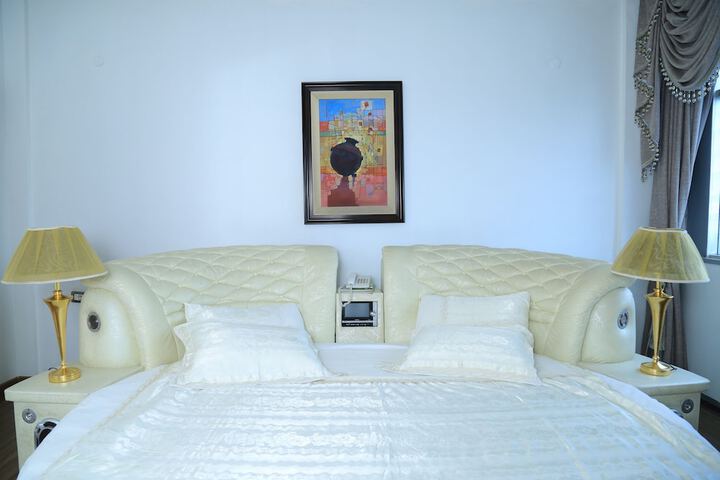 Room 3 of 24