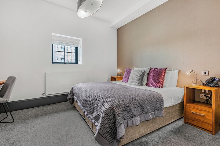 Room 34 of 106