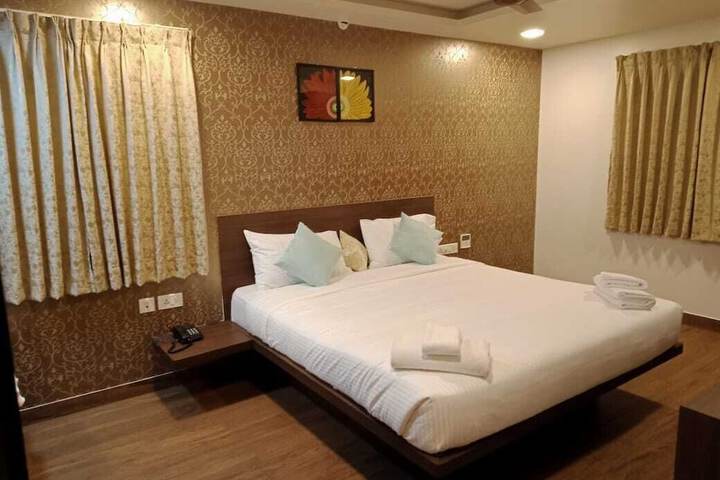 Room 10 of 33