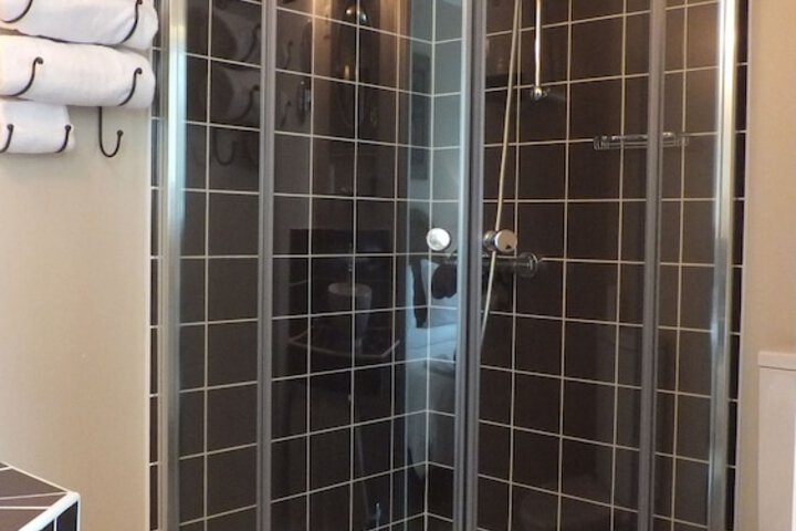 Room 12 of 16