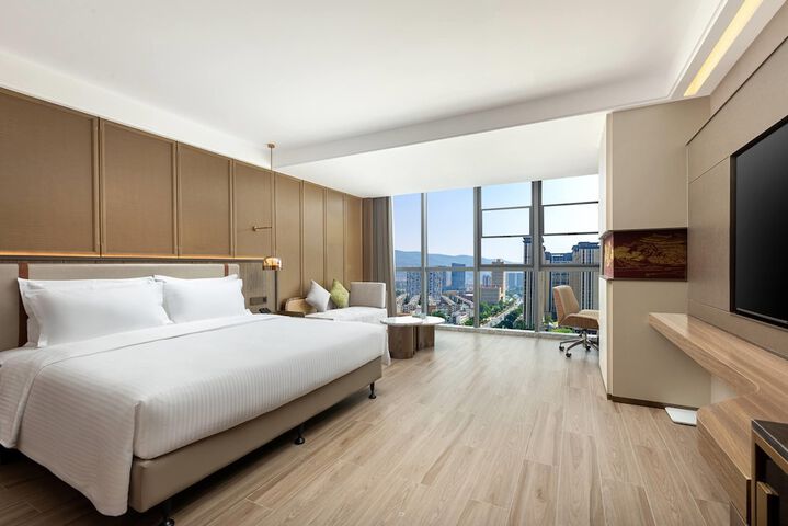 Room 7 of 18