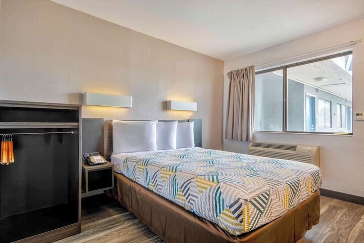 Deluxe Room 2 Double Beds Refrigerator, Microwave (12 of 14)