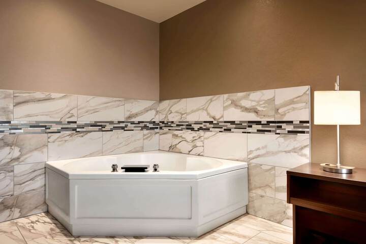 Jetted tub