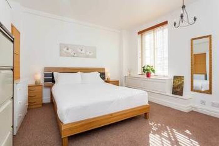 Room 4 of 11