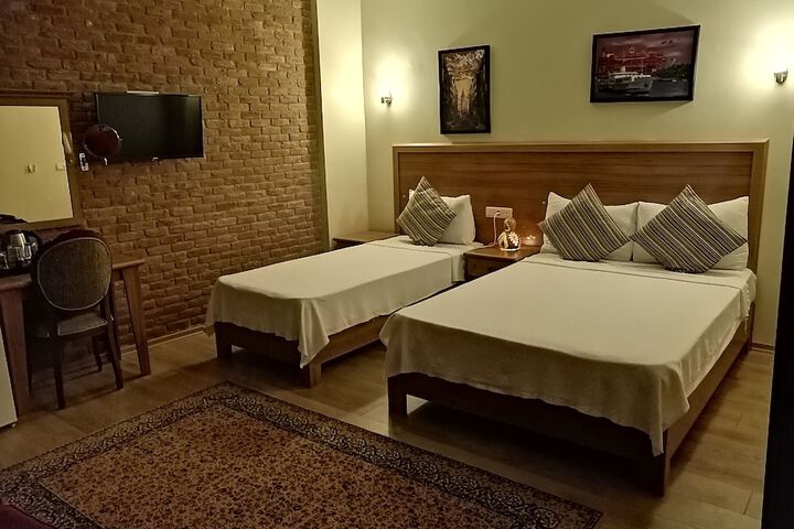 Room 10 of 38