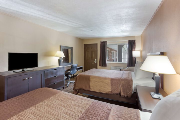 Room 13 of 32