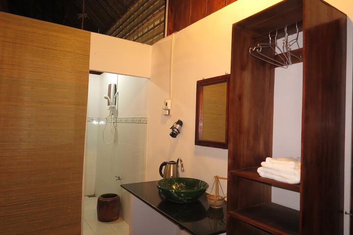 Room 10 of 25