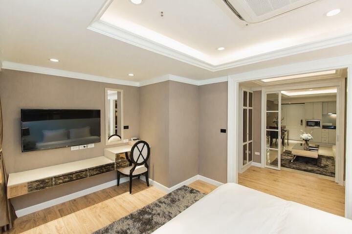 Room 12 of 19