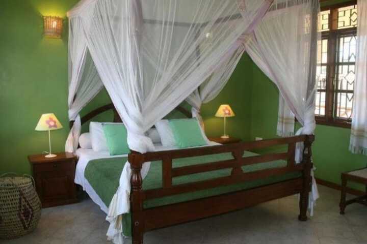 Niro Paradise House-Kusyombunguo Hotels