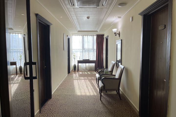 Ballroom/Hall 120 of 128