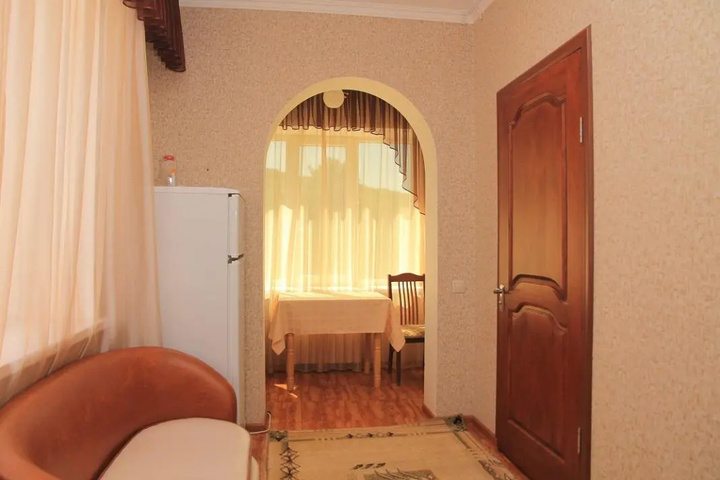 Room 5 of 11