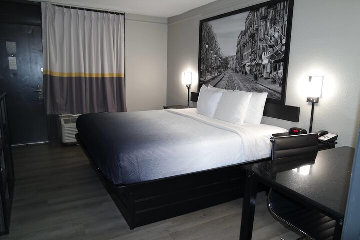 Room 12 of 32