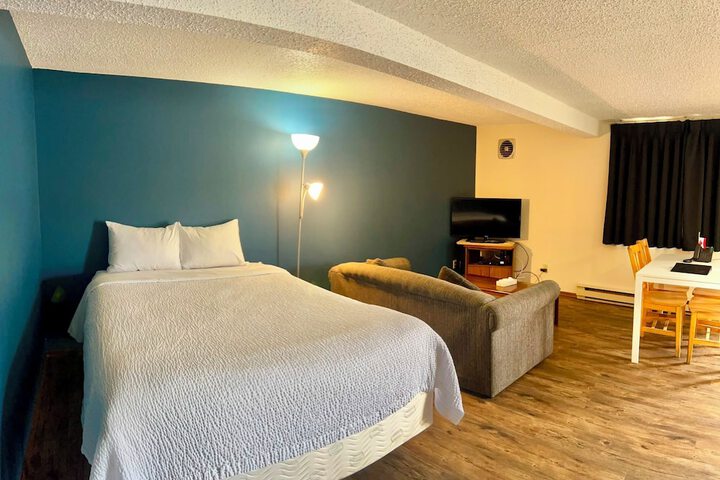 Room 33 of 47
