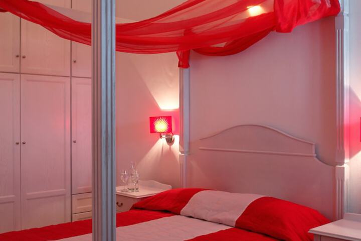 Room 8 of 162