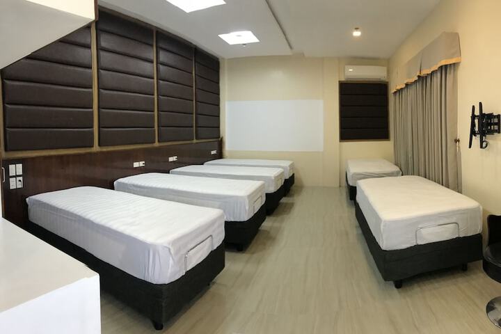 Room 9 of 21