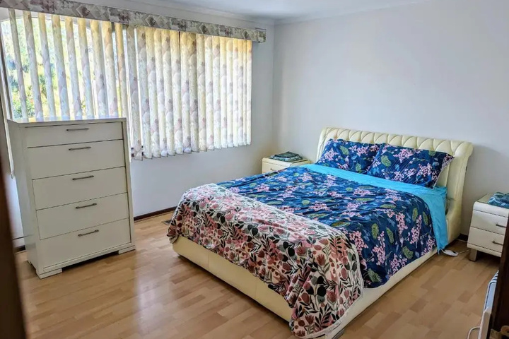 Room 6 of 12
