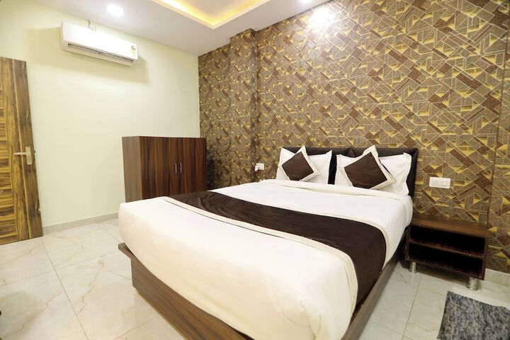 Room 14 of 22