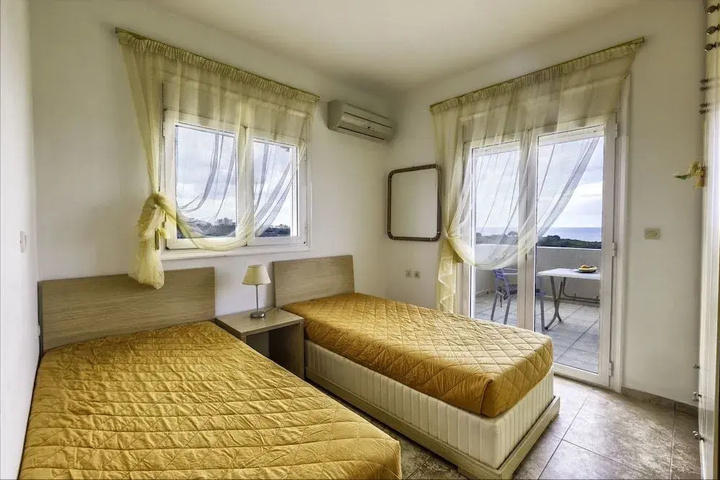 Room 3 of 11